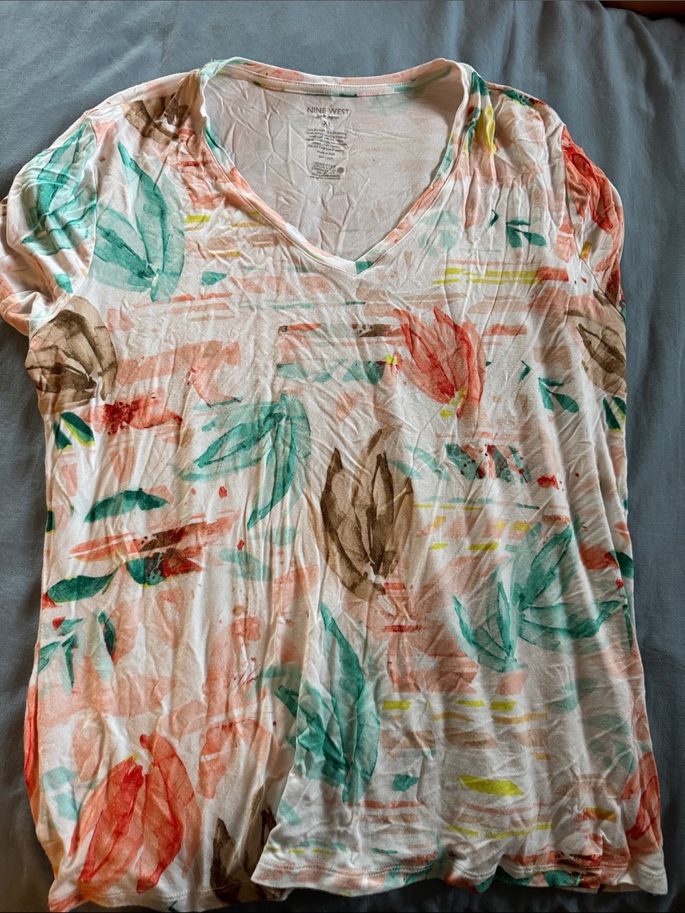 Nine West White Short Sleeve V-Neck Tee with Coral, Teal & Brown Floral Print